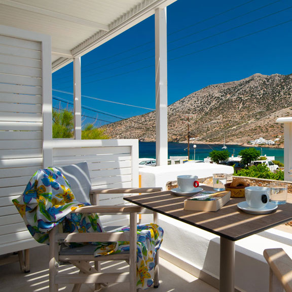 Stay in Sifnos near the beach